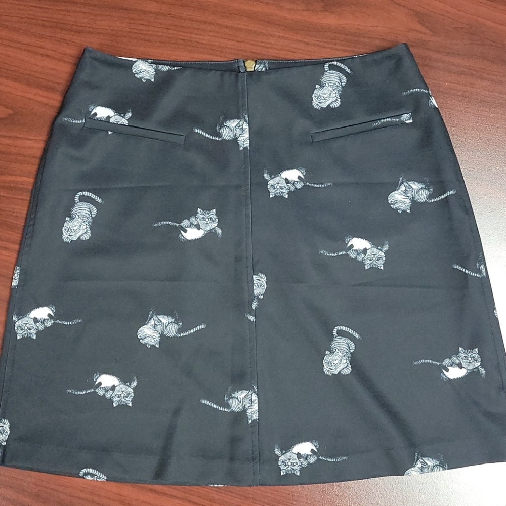 Disney Black Skirt With Cheshire The Cat Design Size 4